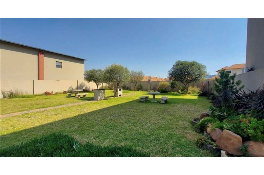 1 Bedroom Property for Sale in Gateway Manor North West